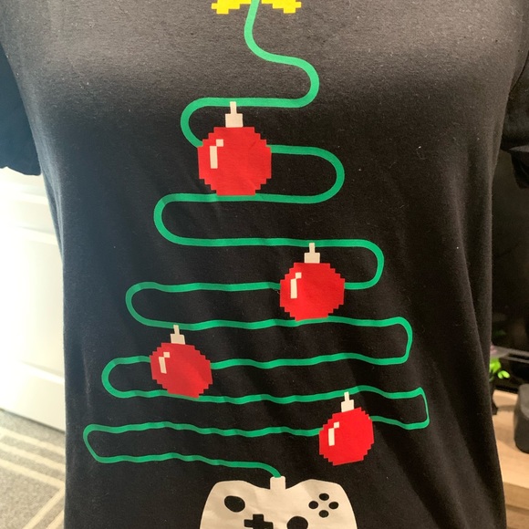 MEN/Women Black Game Controller Tree Top Shirt Size S Holiday New Christmas - Picture 3 of 6